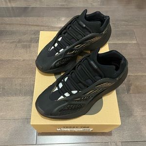 Yeezy 700 V3